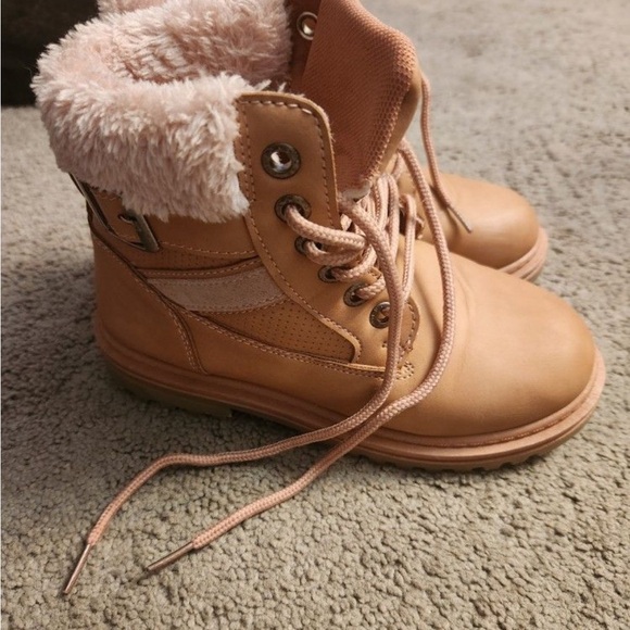 Tan Fur-Lined girls boots - Picture 2 of 2